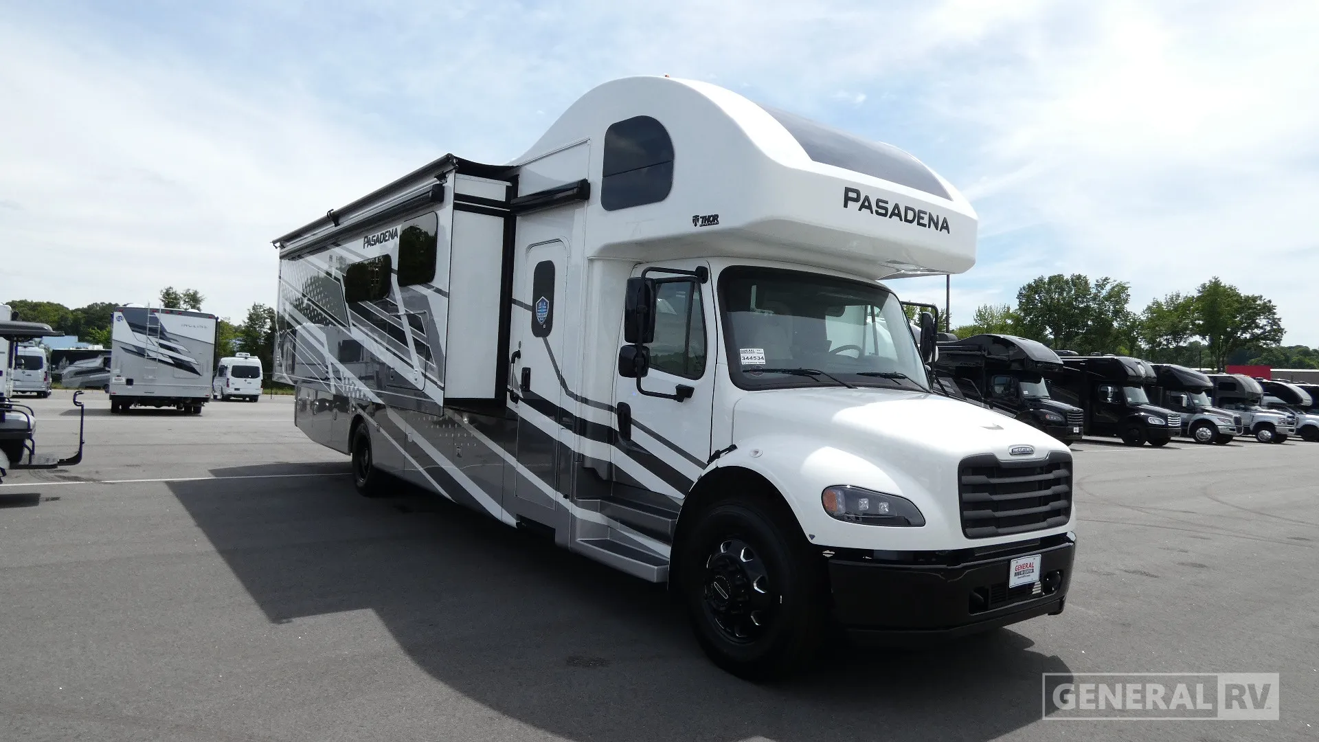 2027 Thor Motor Coach Pasadena 38DX - Photo 2