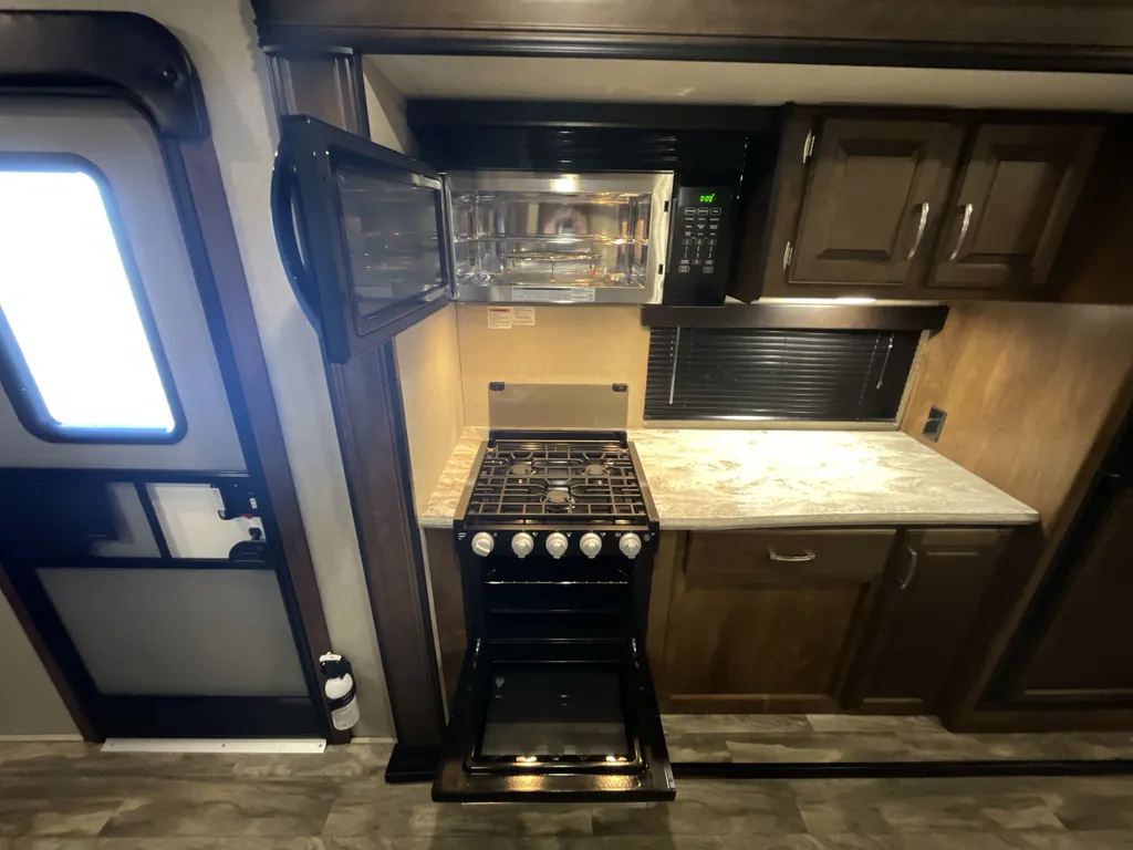 2019 Grand Design Reflection 297RSTS, Photos photo 11