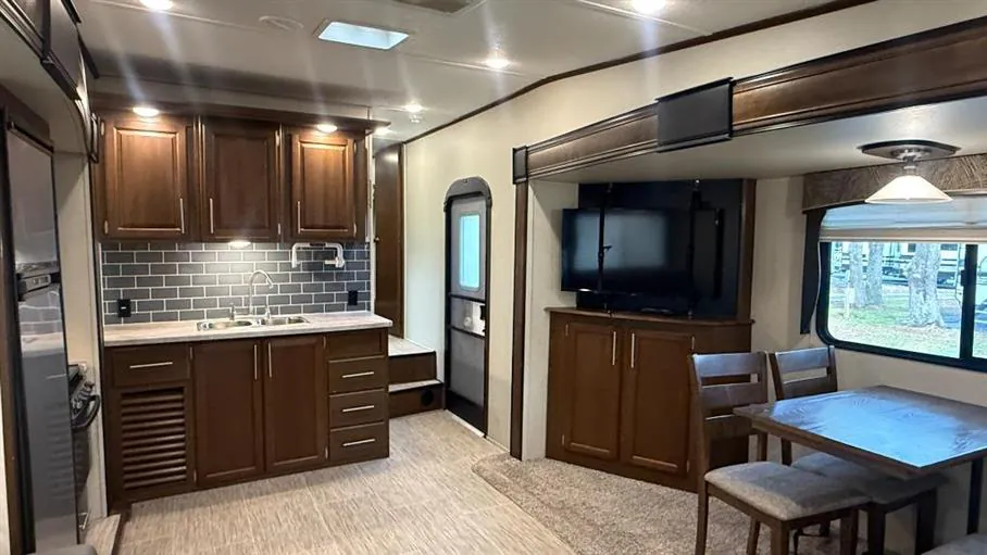 2018 Forest River Wildcat 30GT, Photos photo 11