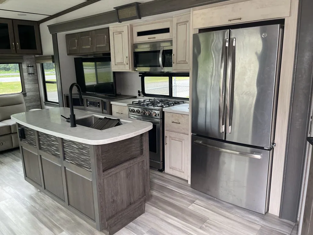 2021 Alliance RV Paradigm 370FB - Photo 4