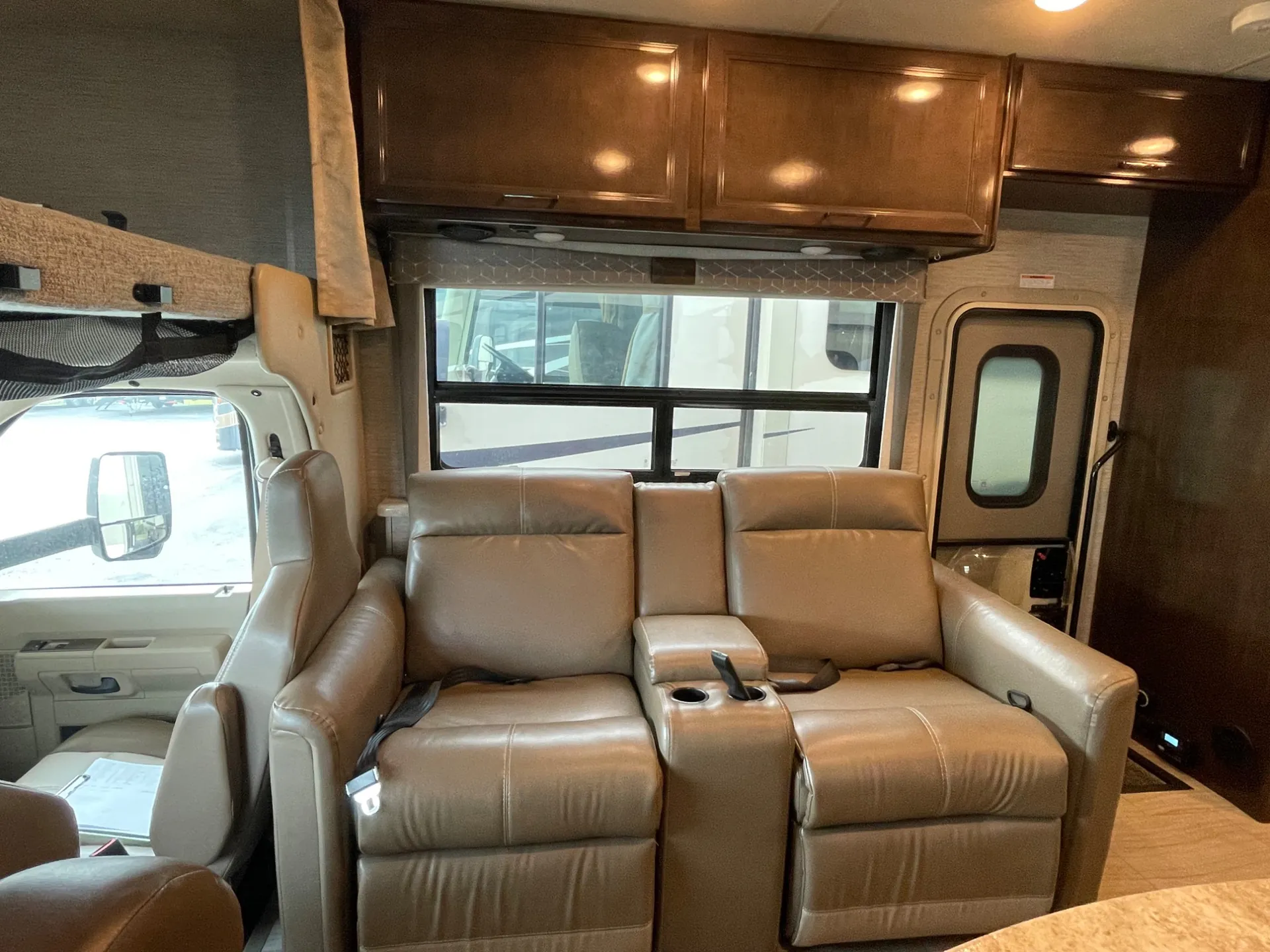 2021 Thor Motor Coach Quantum JM31 - Photo 4