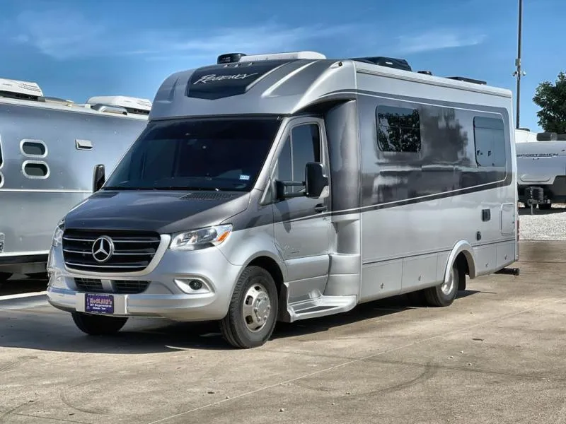 2023 Regency RV Ultra Brougham 25TB - Photo 4