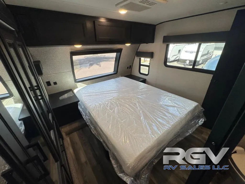 2022 Highland Ridge Silverstar XLT 354MBH, Photos photo 34