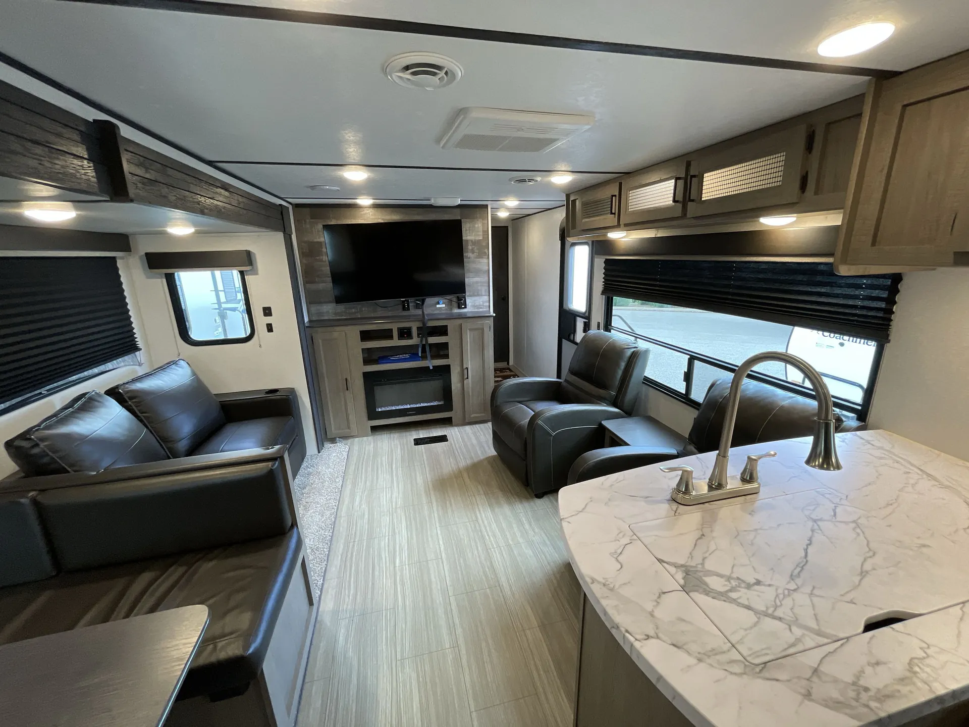 2021 Keystone Hideout 28RKSWE — living area main