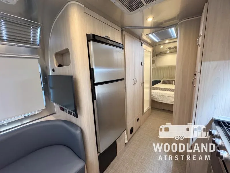 2025 Airstream Globetrotter 27FB - Photo 3