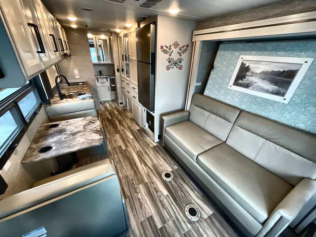 2023 Thor Motor Coach Vegas 24.3, Photos photo 2