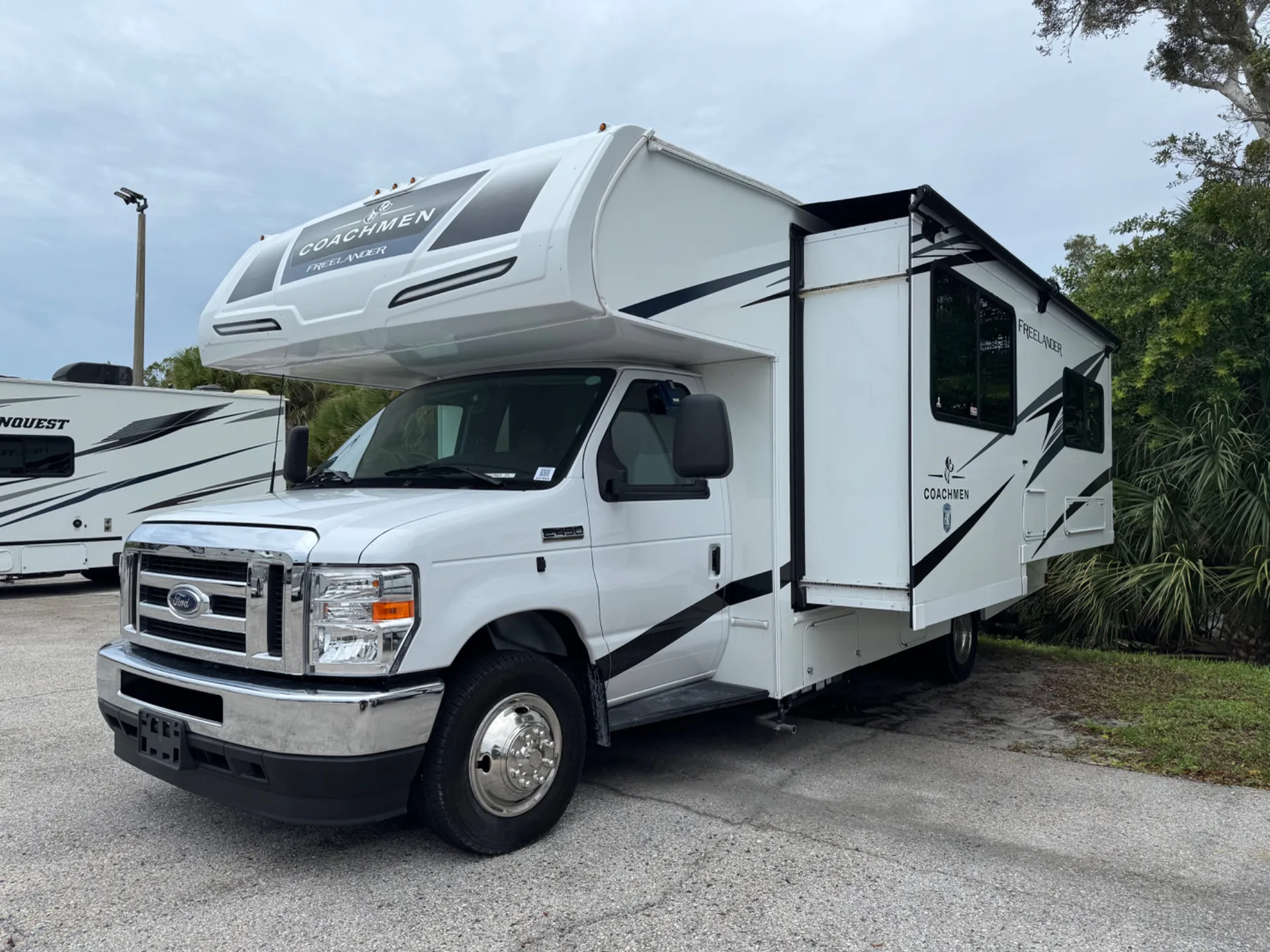 2025 Coachmen Freelander 23FS - Photo 3