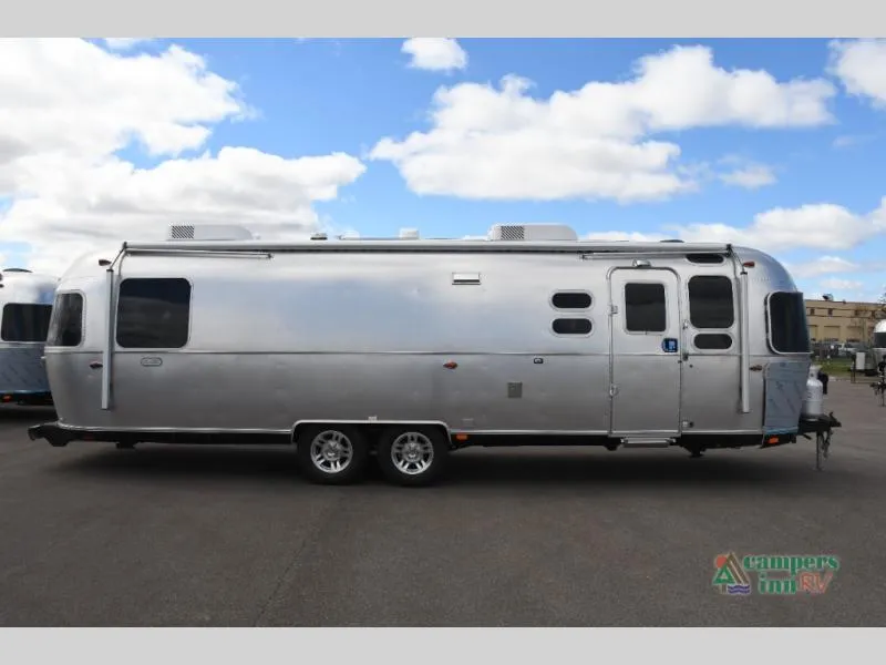 2026 Airstream Classic 30RB - Photo 3