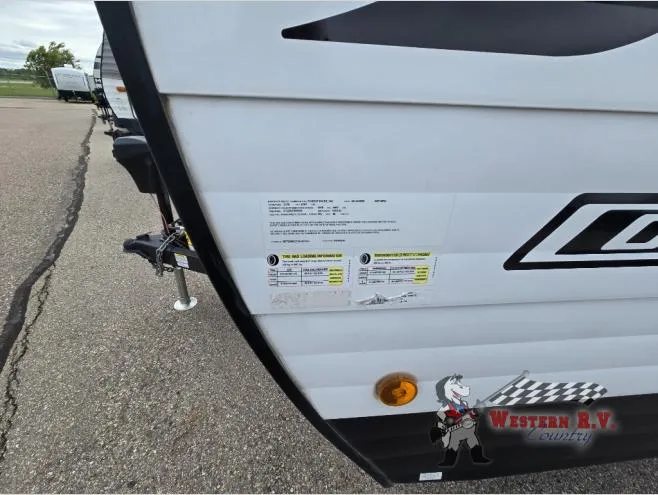 2025 Shasta Compact 18FQ - Photo 4