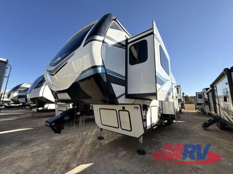 2021 Keystone Montana 3761FL - Photo 3