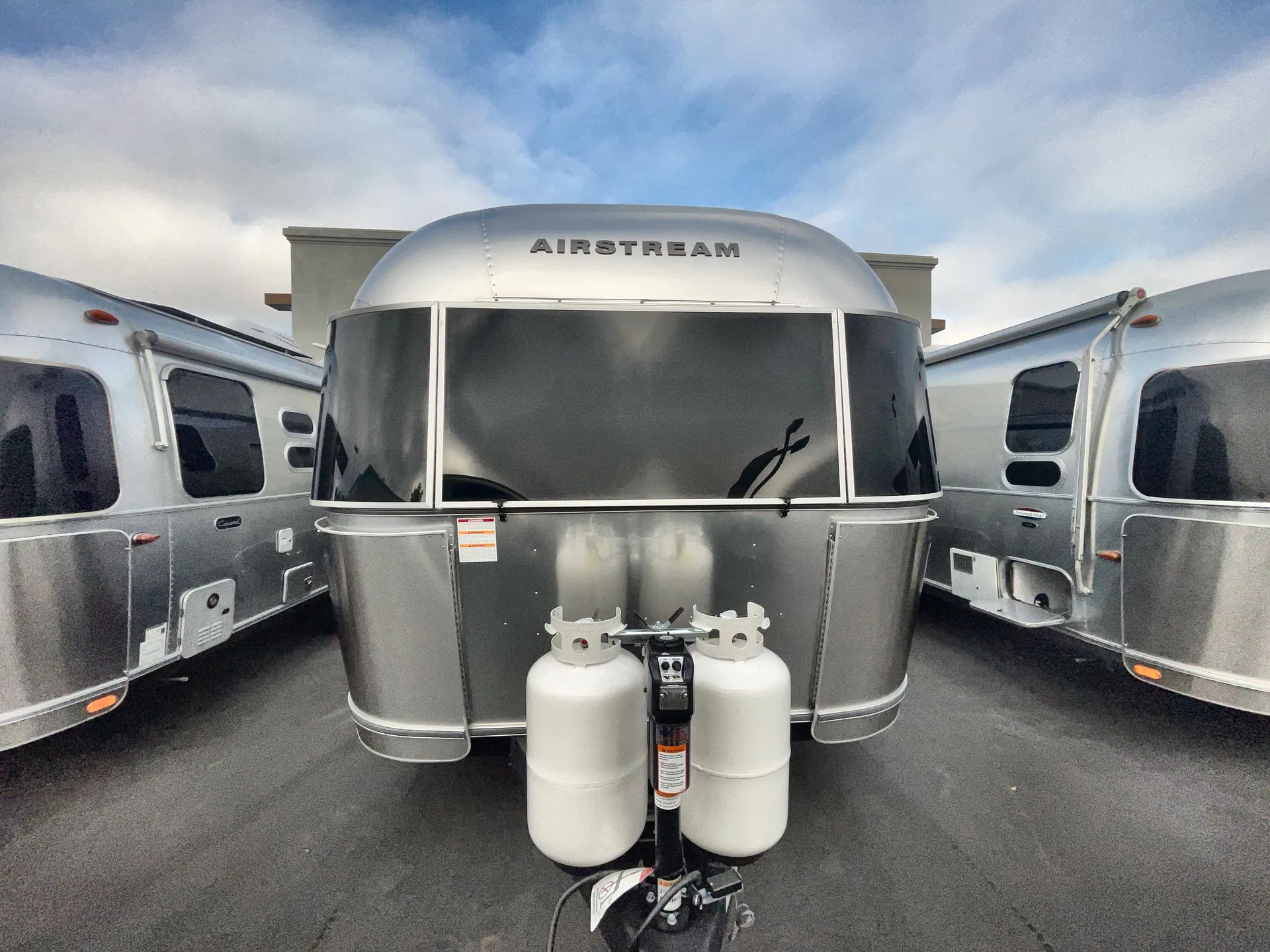 2027 Airstream Trade Wind 27FB - Photo 2