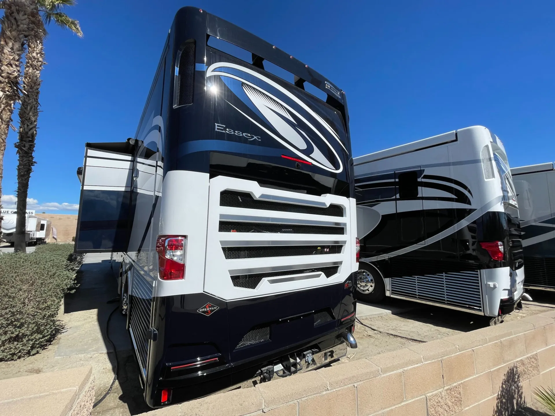 2027 Newmar Essex 4551 - Photo 4