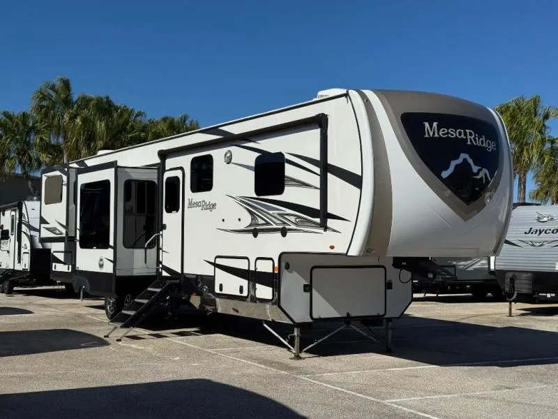 2019 Highland Ridge Mesa Ridge 375RDS - Main photo