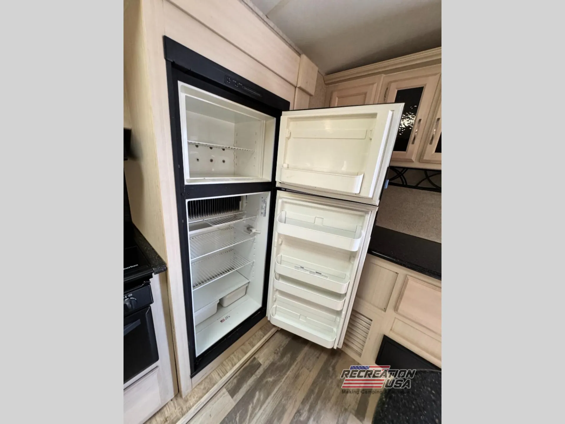 2018 Winnebago Industries Towables Minnie Plus 30RLSS - Photo 2