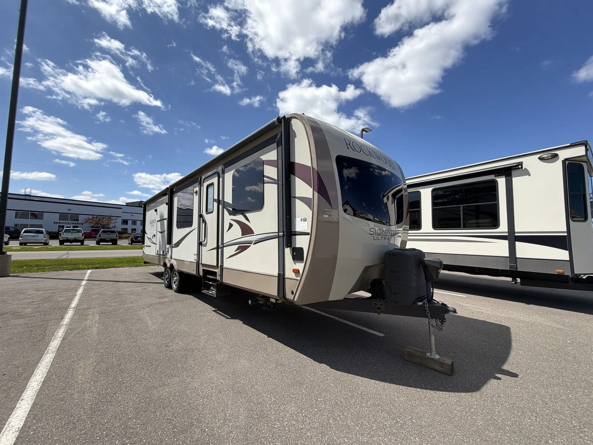 2018 Forest River Rockwood Signature Ultra Lite 8324BS - Photo 2