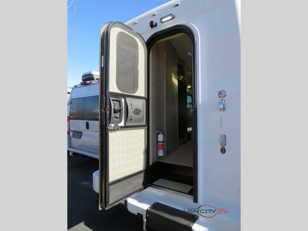 2024 Chinook RV Summit SS, Photos photo 11