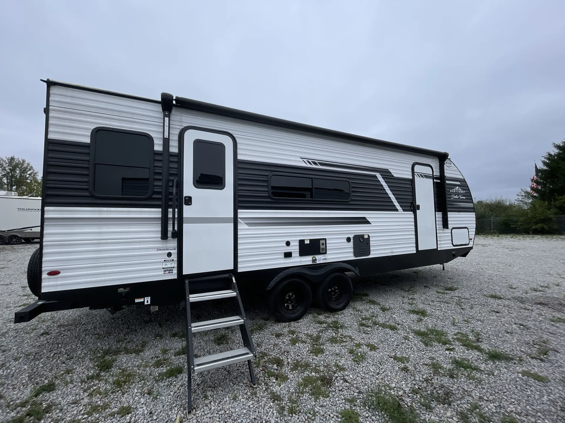 2026 East to West Della Terra 251RD — campside