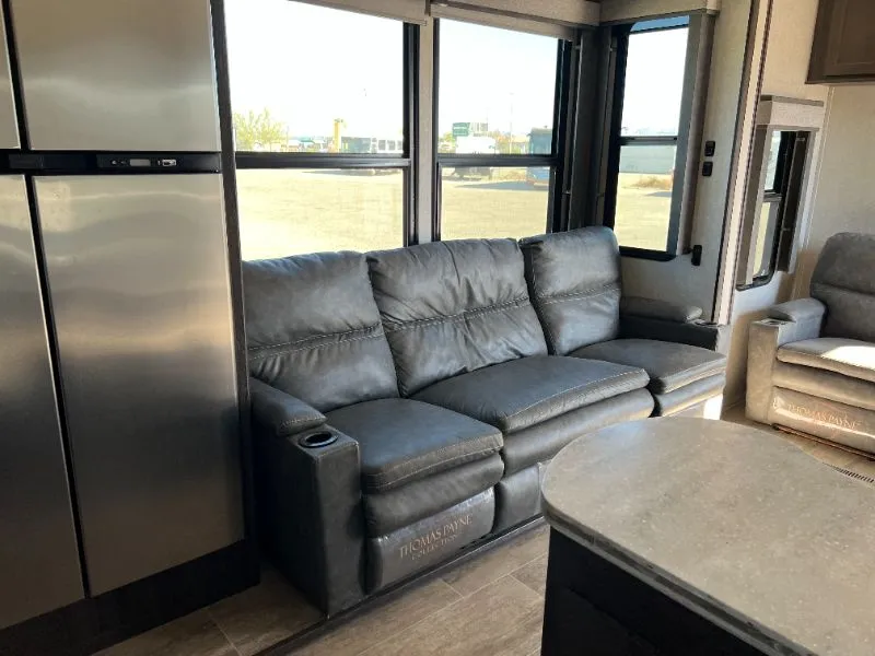 2019 Keystone Raptor 423, Photos photo 14