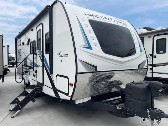 2021 Coachmen Freedom Express 238BHS - Photo 2