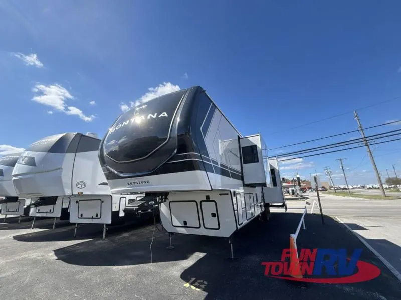 2026 Keystone Montana 3901RK - Photo 4