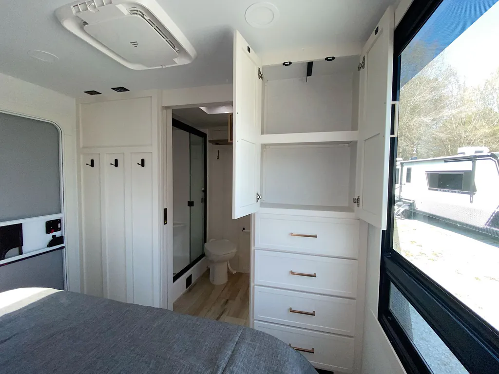 2026 Brinkley Model I 294, Photos photo 8