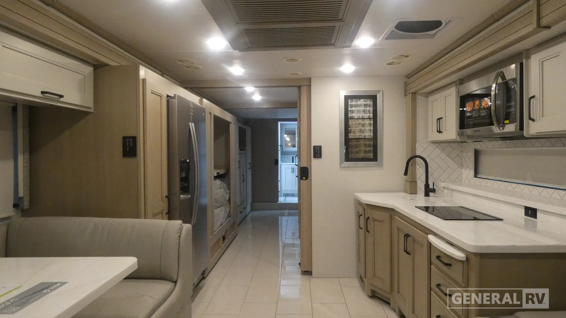 2026 Thor Motor Coach Aria 4000 - Photo 3