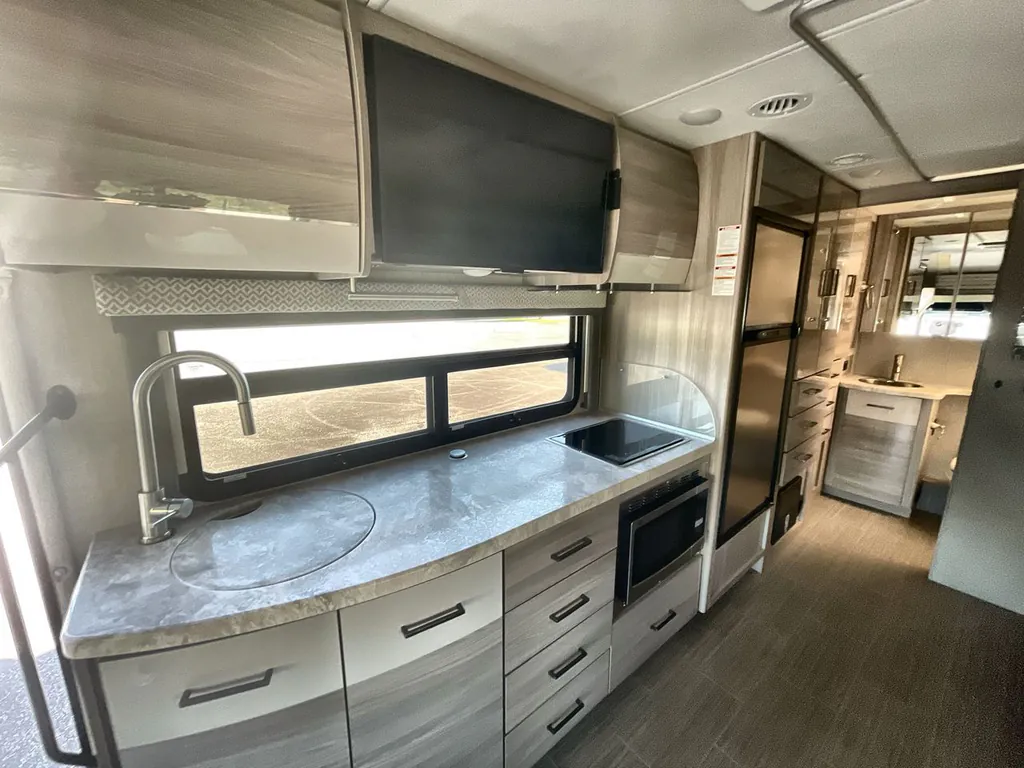 2023 Thor Motor Coach Tiburon 24FB, Photos photo 4