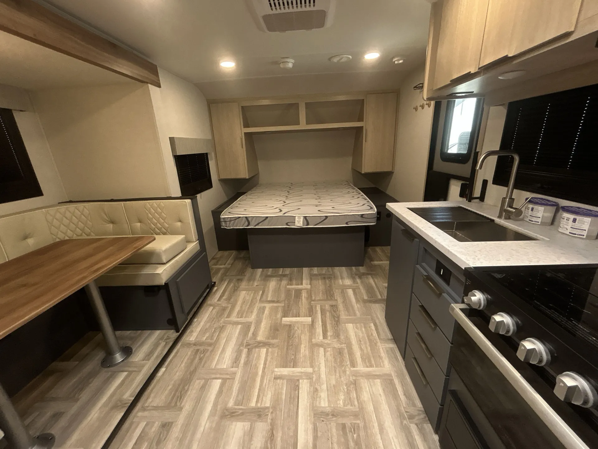 2025 Prime Time Tracer 190RB — living area main
