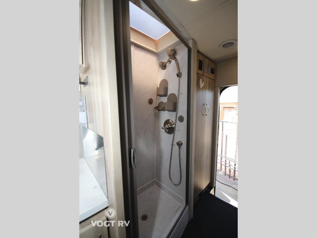2024 Chinook RV Summit DS, Photos photo 15