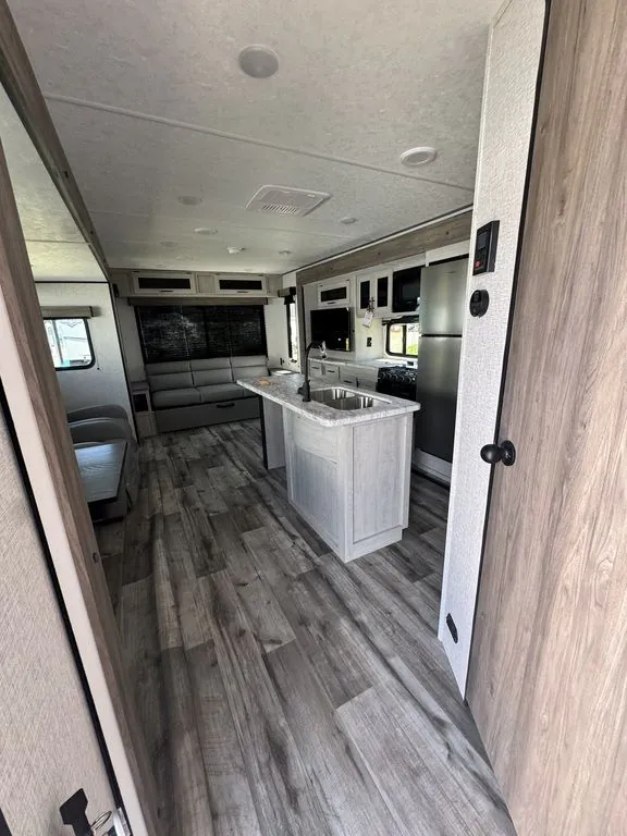 2025 CrossRoads Zinger 340LR - Photo 3