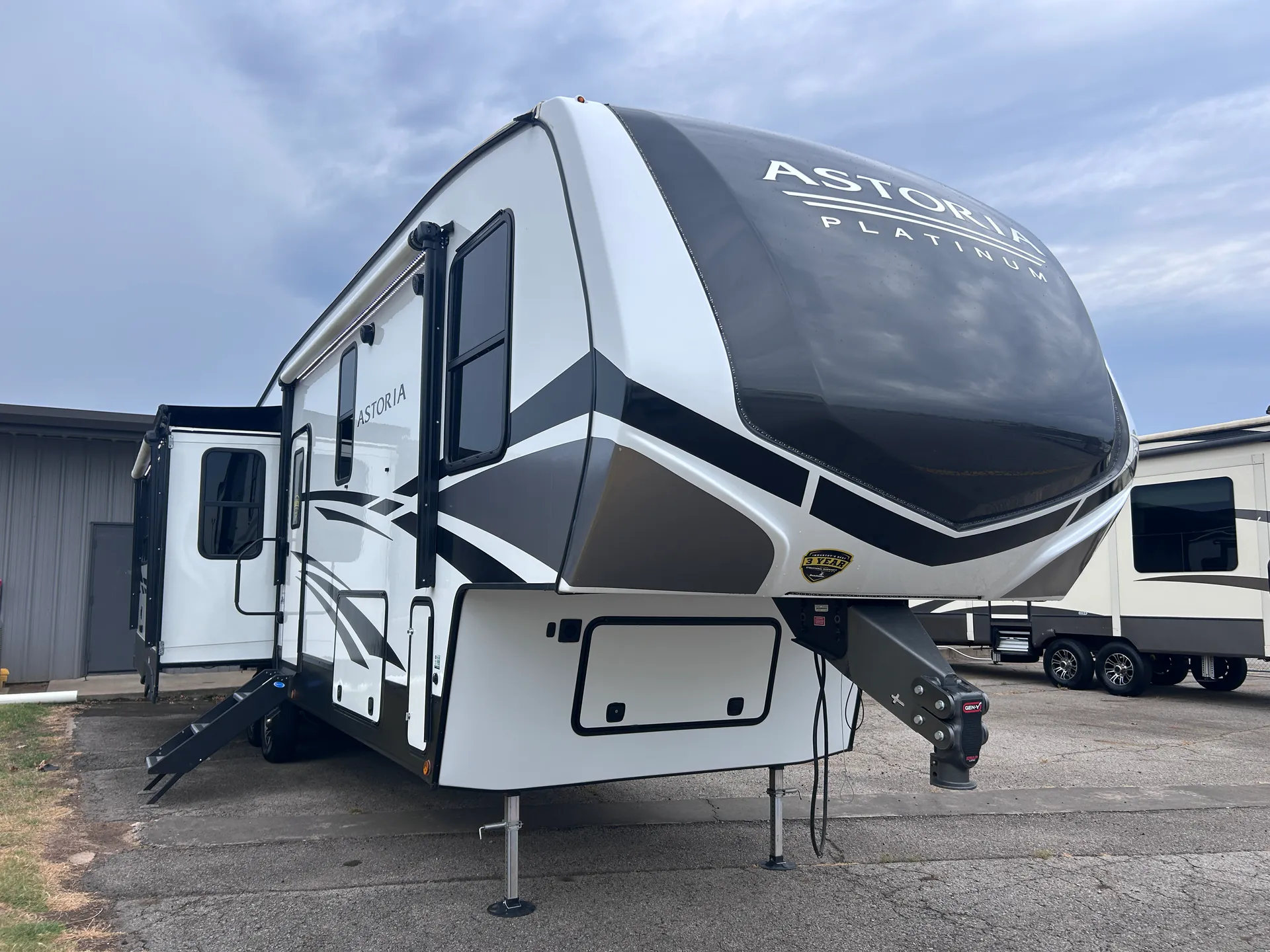2024 Dutchmen Astoria Platinum 3173RLP dealer photo 1 from Rocky Ridge RV
