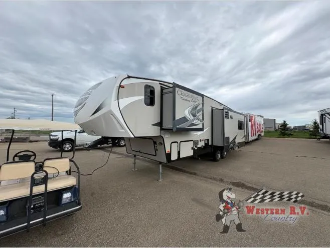 2018 Coachmen Chaparral Lite 285RLS - Photo 4