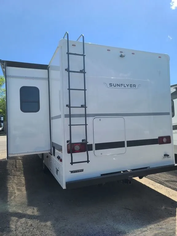 2027 Winnebago SUNFLYER 28MB - Photo 4