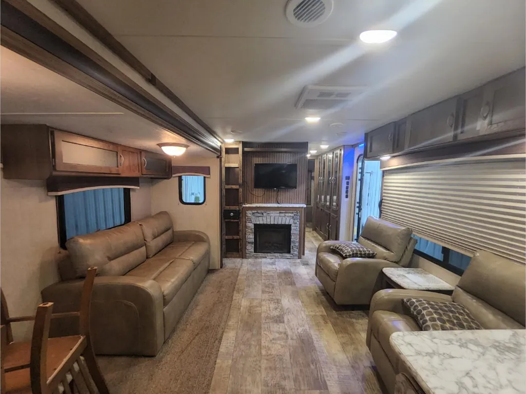 2018 Gulf Stream Conquest 295SBW, Photos photo 11