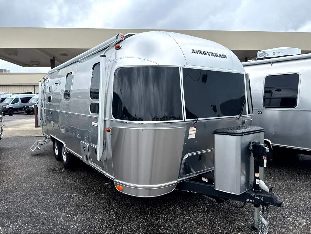 2026 Airstream International 25FB - Photo 2