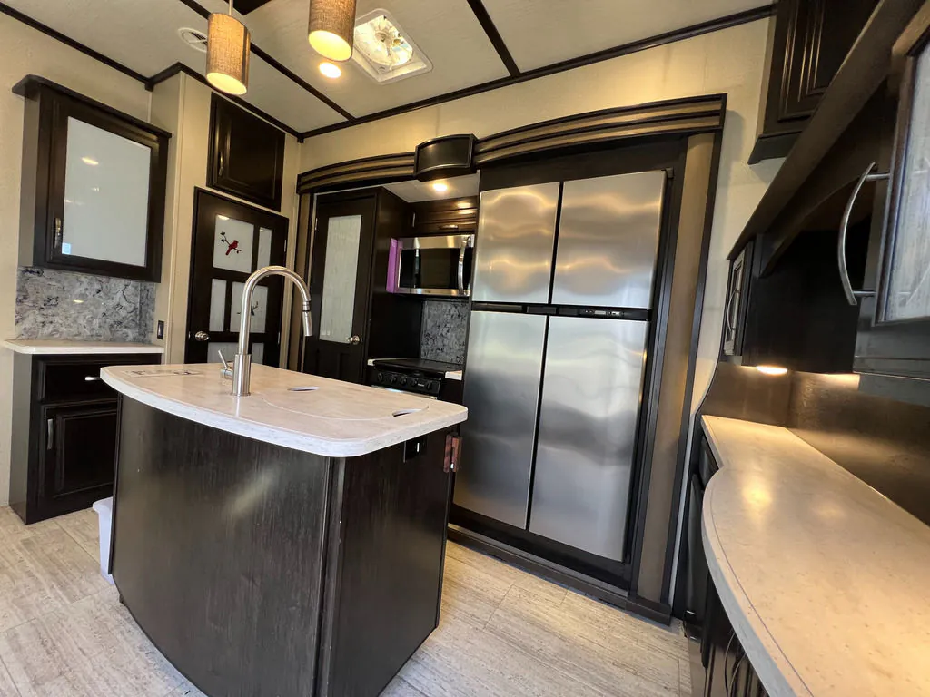 2018 Grand Design Momentum 376TH, Photos photo 11