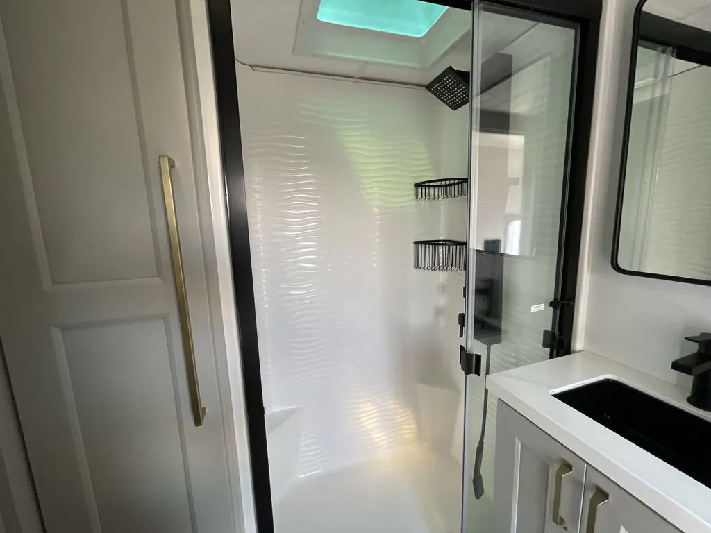 2025 Brinkley Model G 3250, Photos photo 56