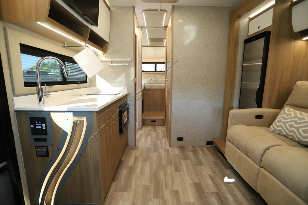 2026 Tiffin Wayfarer 25 XLW, Photos photo 3