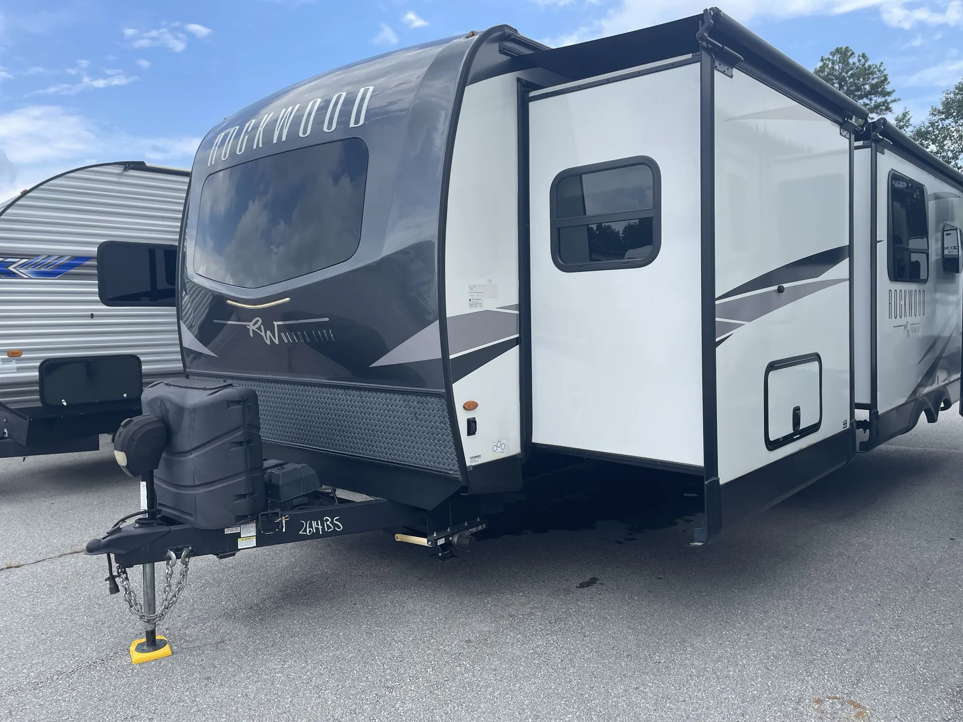 2023 Forest River Rockwood Ultra Lite 2614BS — off campside