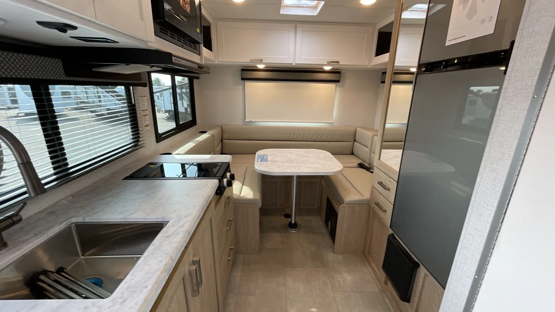 2026 Thor Motor Coach Freedom Elite 19HE — living area main