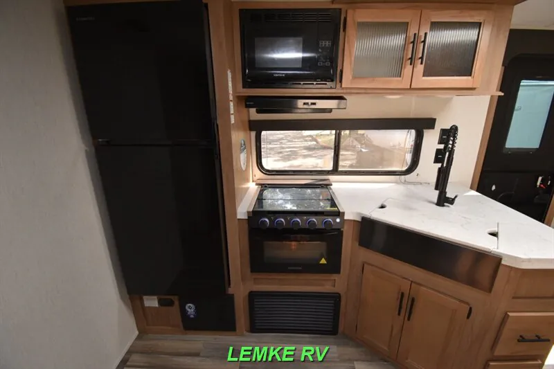 2023 Forest River Cherokee Wolf Den 306MM, Photos photo 16