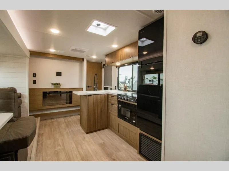2027 Forest River RV WILDWOOD X-LITE 273QBXL - Photo 3