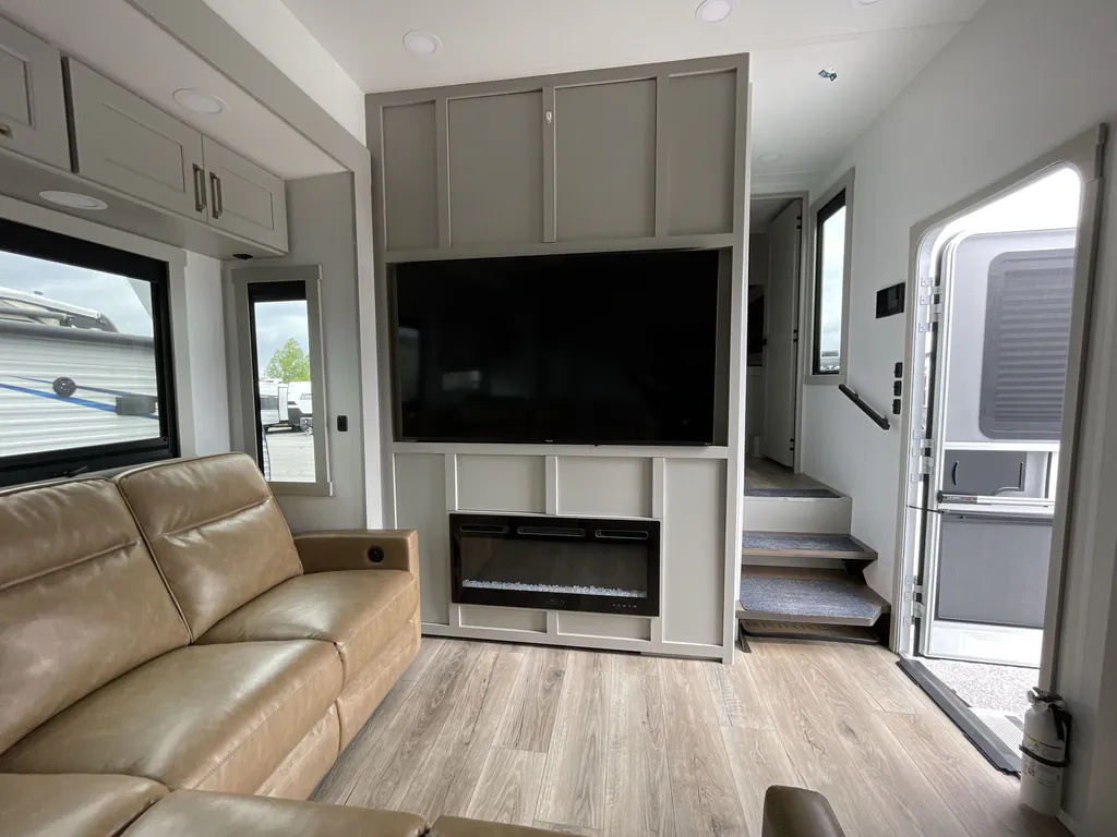 2025 brinkley Model G 3950, Photos photo 10