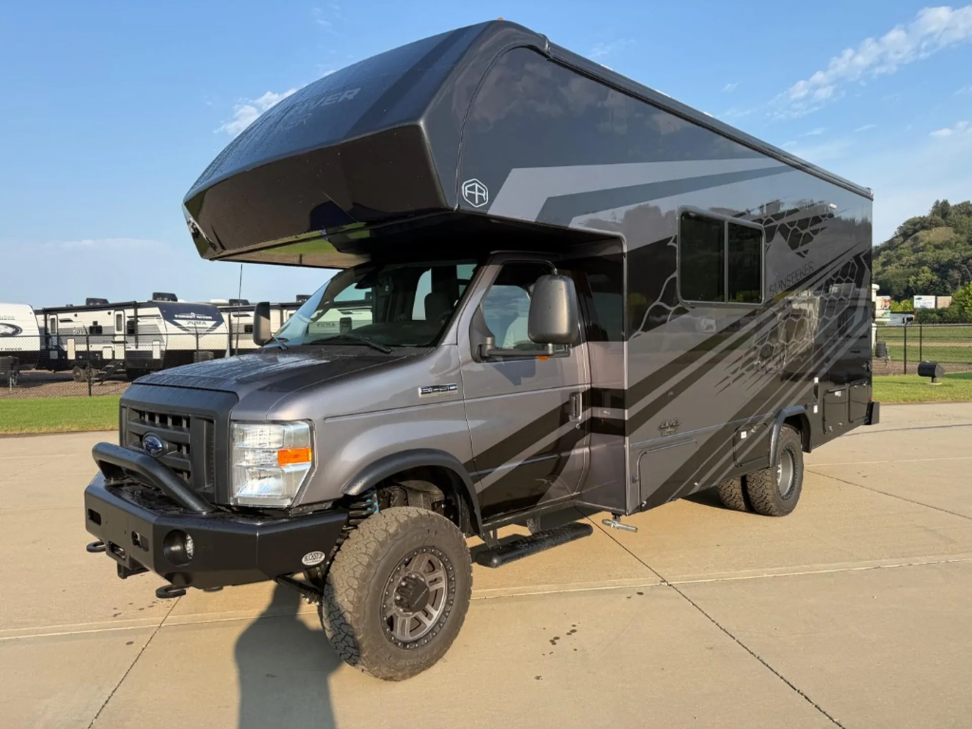 2027 Forest River Sunseeker 23504X4 - Photo 4