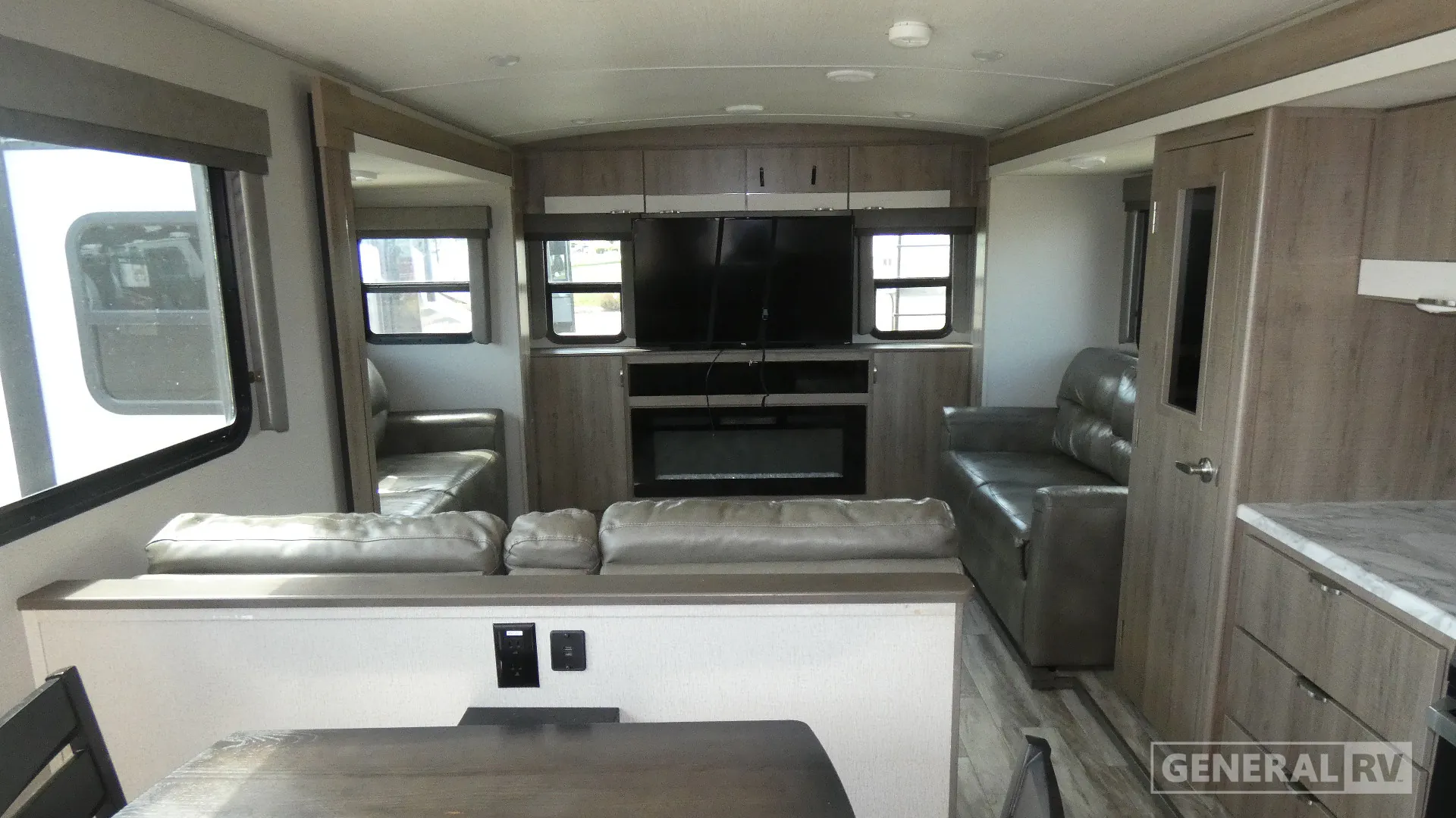 2020 Grand Design Imagine 3100RD - Photo 3