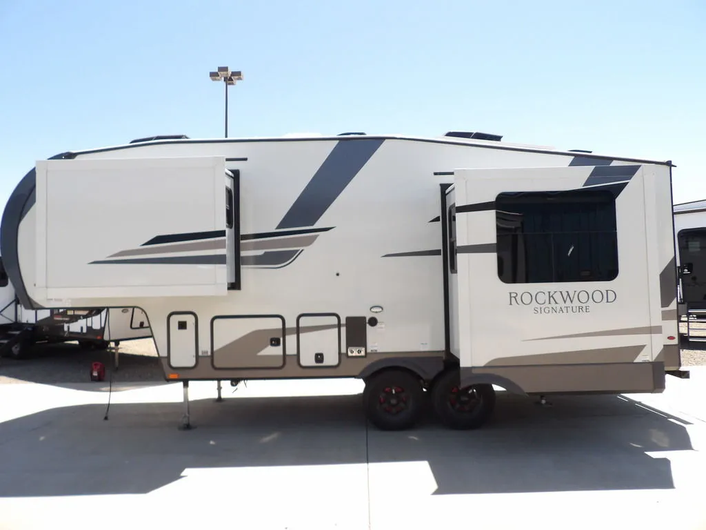 2025 Forest River Rockwood Signature R281RK - Photo 2