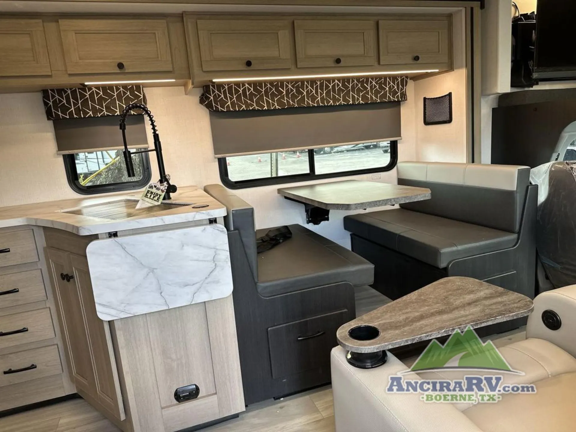 2026 Forest River Sunseeker 3050S — Photo 6