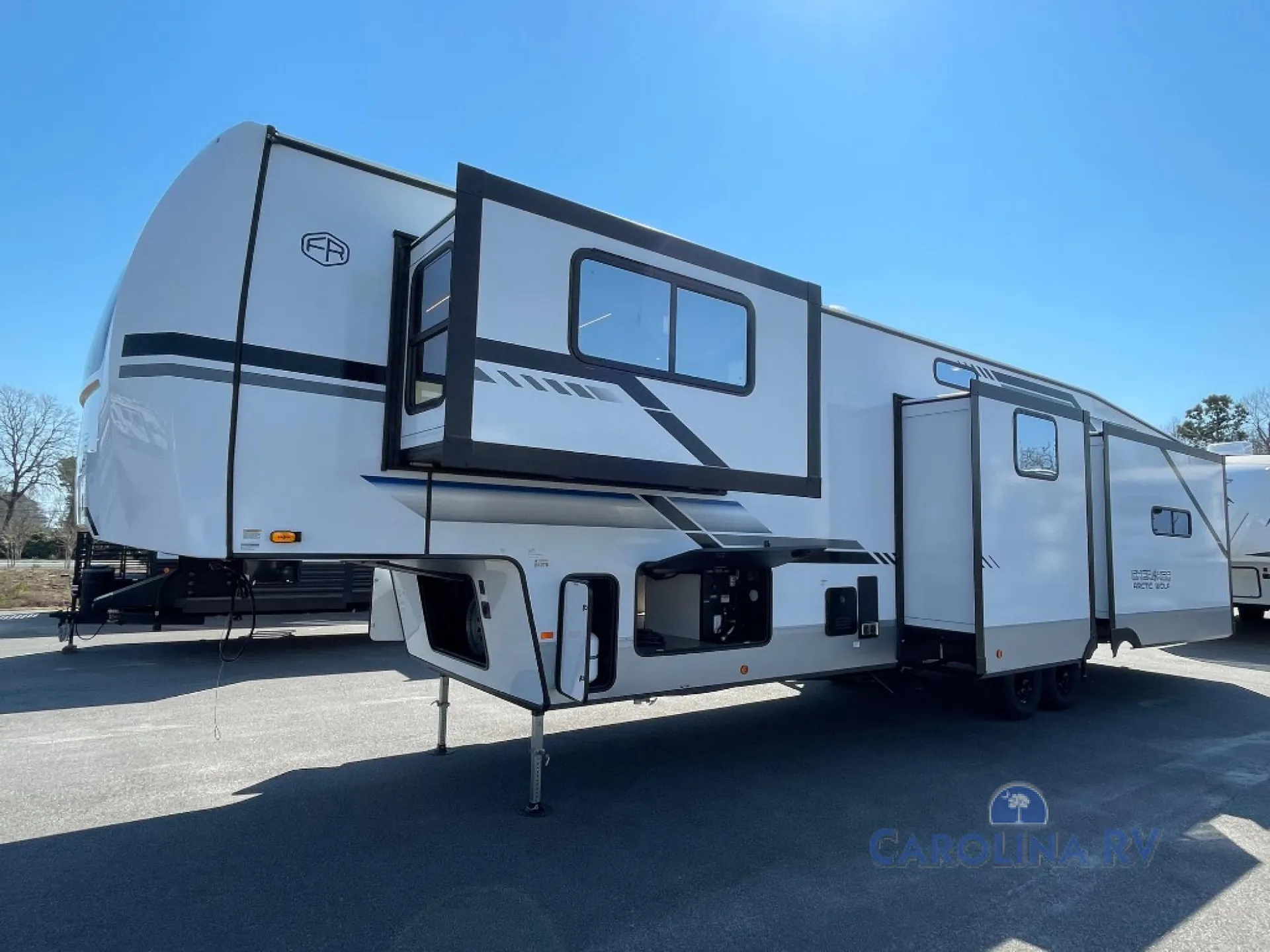 2025 Forest River Cherokee Arctic Wolf Suite 3650 SUITE - Photo 4