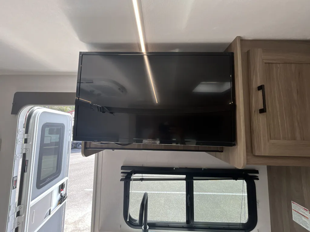 2026 Coachmen Freedom Express Select 18SE, Photos photo 13