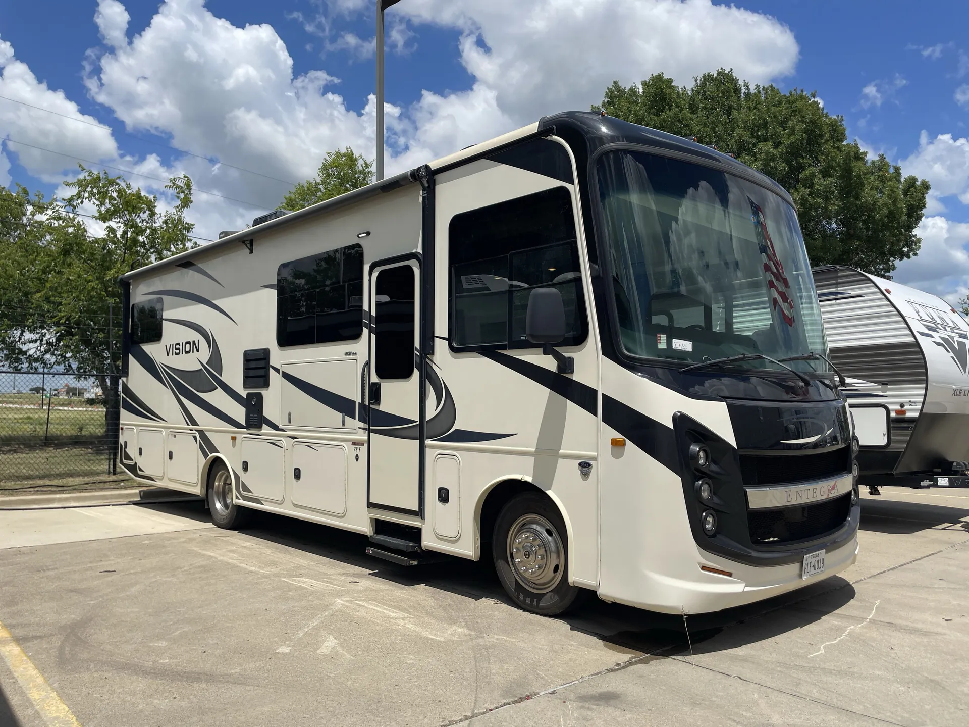 2021 Entegra Coach Vision 29F - Photo 2